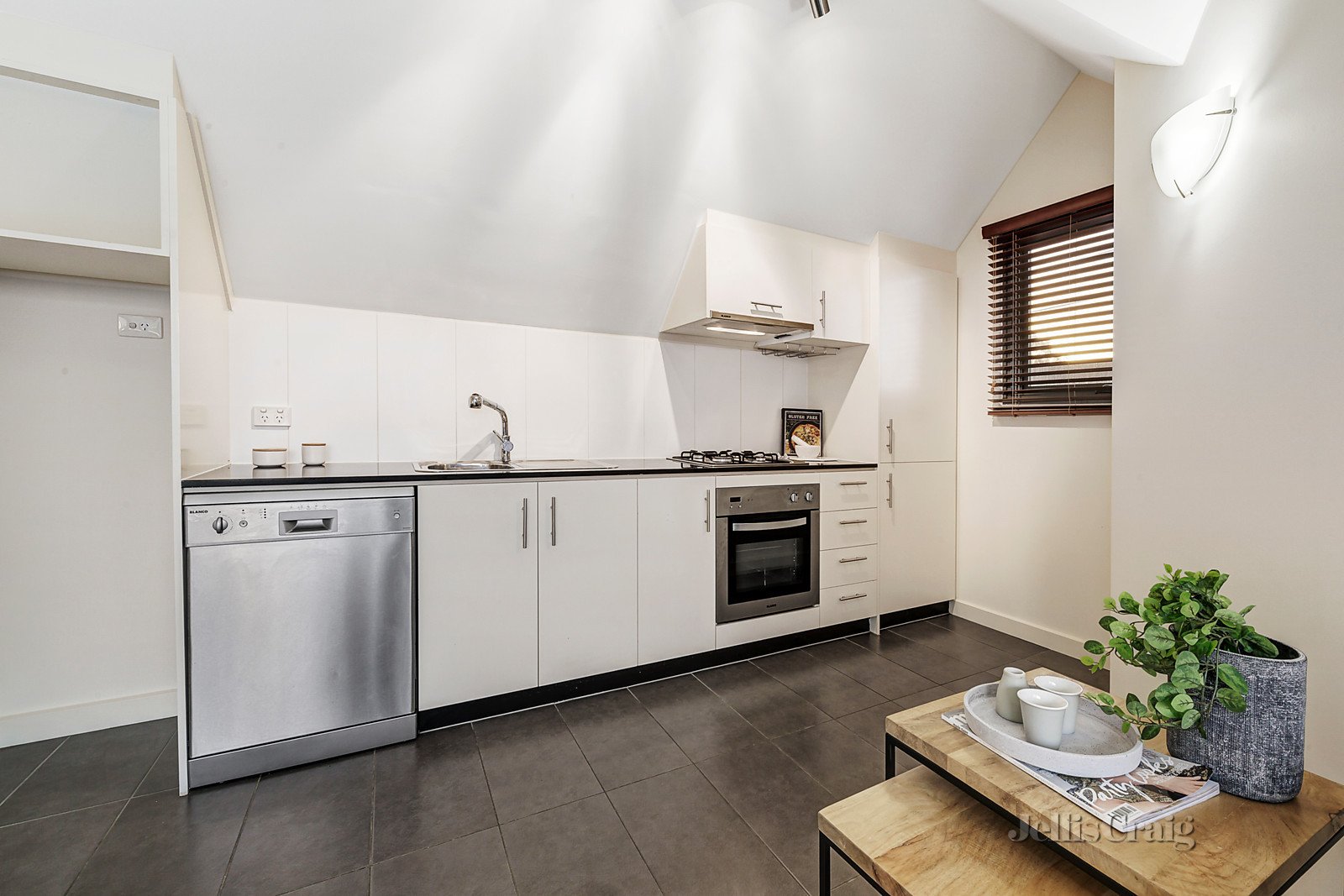 1/2 Northcote Street, Northcote image 4