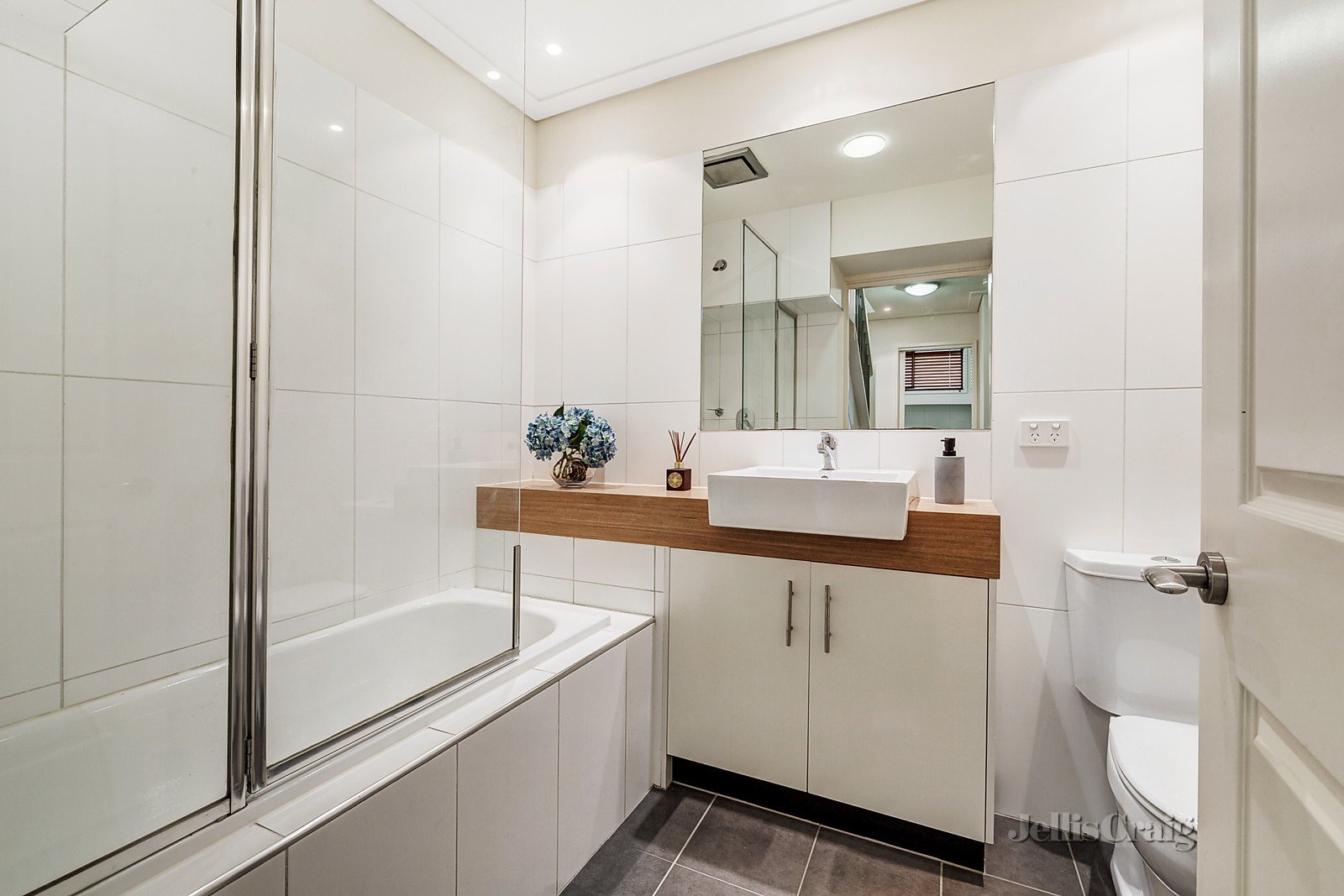 1/2 Northcote Street, Northcote image 8
