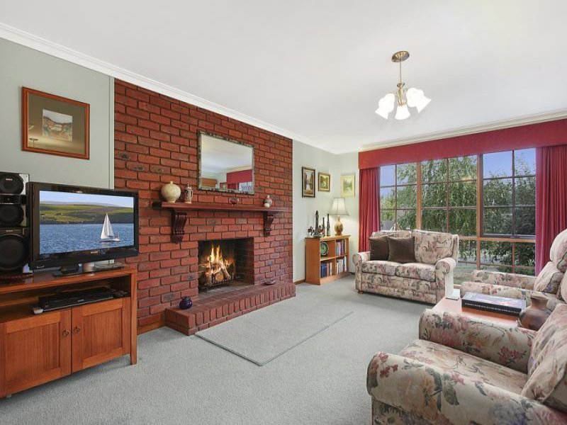 12 Oakbank Court, Mooroolbark image 2