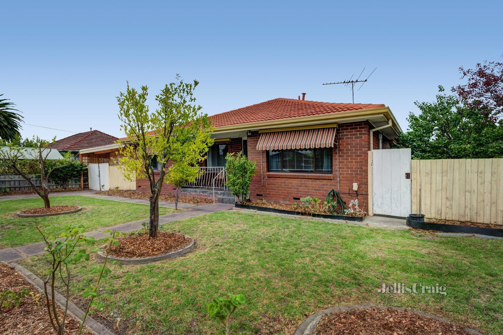 1/2 Oakes Avenue, Clayton South image 1