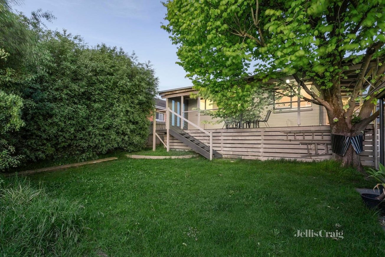 12 O'Brien Crescent, Blackburn South image 11