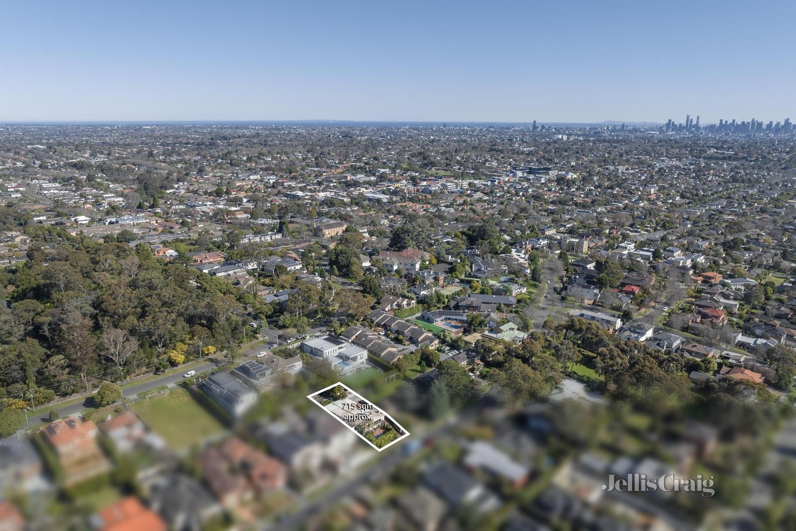 12 Parkdale Avenue, Balwyn image 1