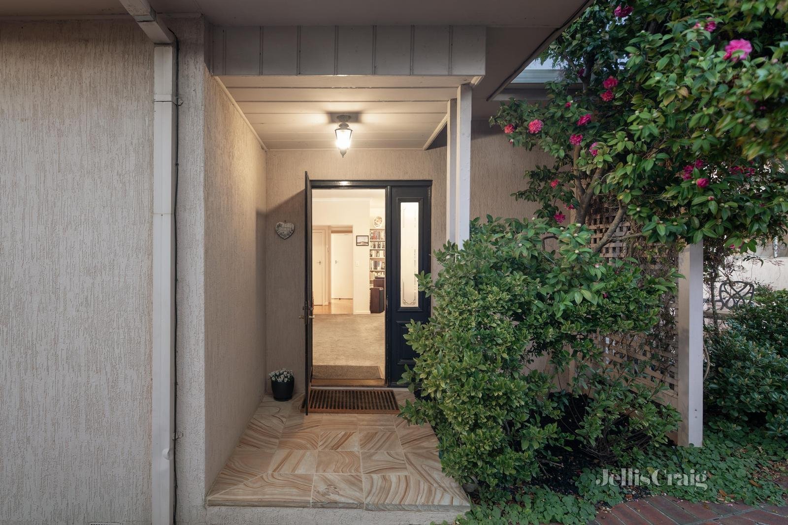 12 Parkdale Avenue, Balwyn image 2