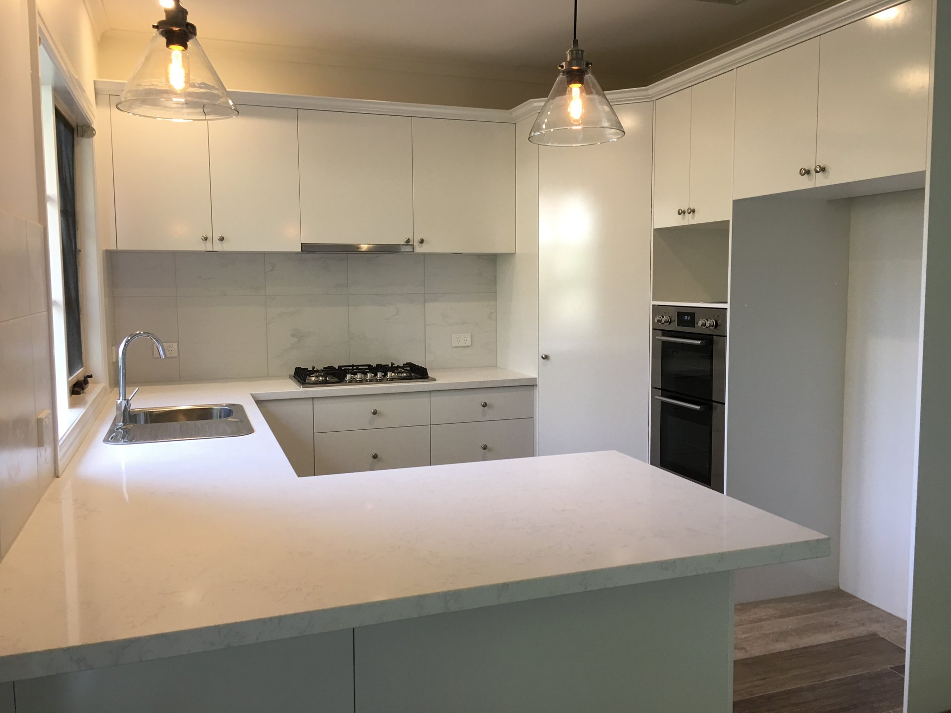 12 Parkhill Drive, Kew image 2