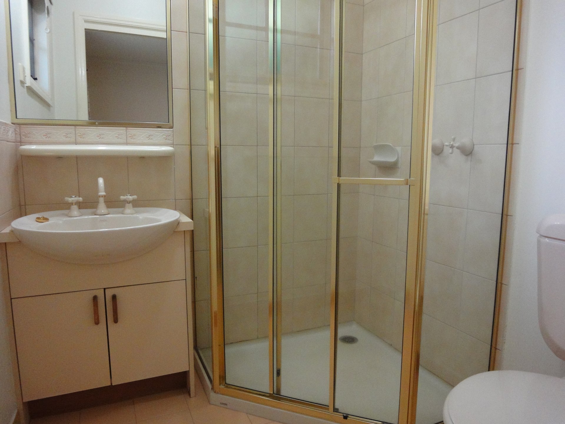 12 Parkhill Drive, Kew image 6