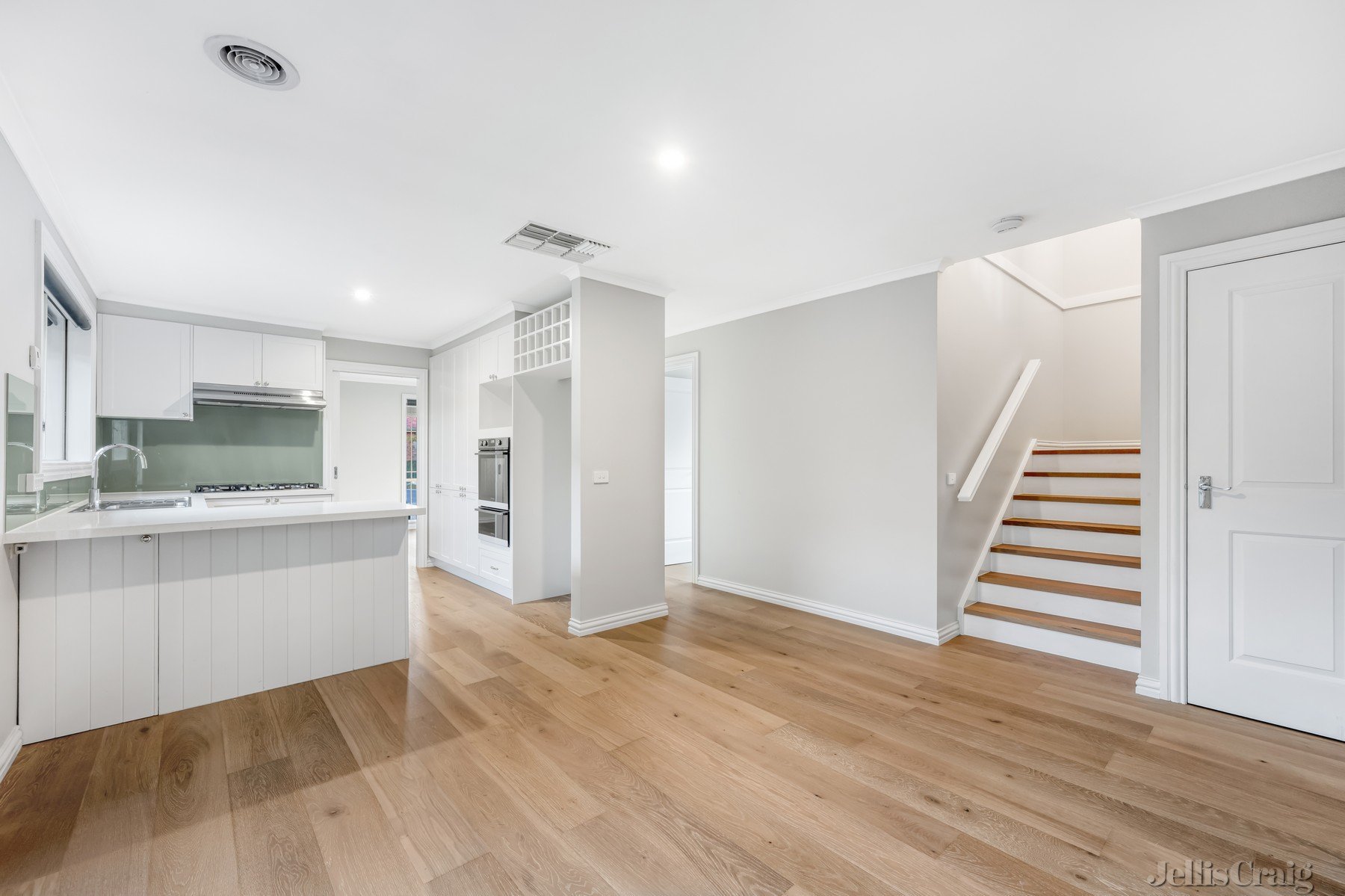 12 Parkview Court, Lalor image 2