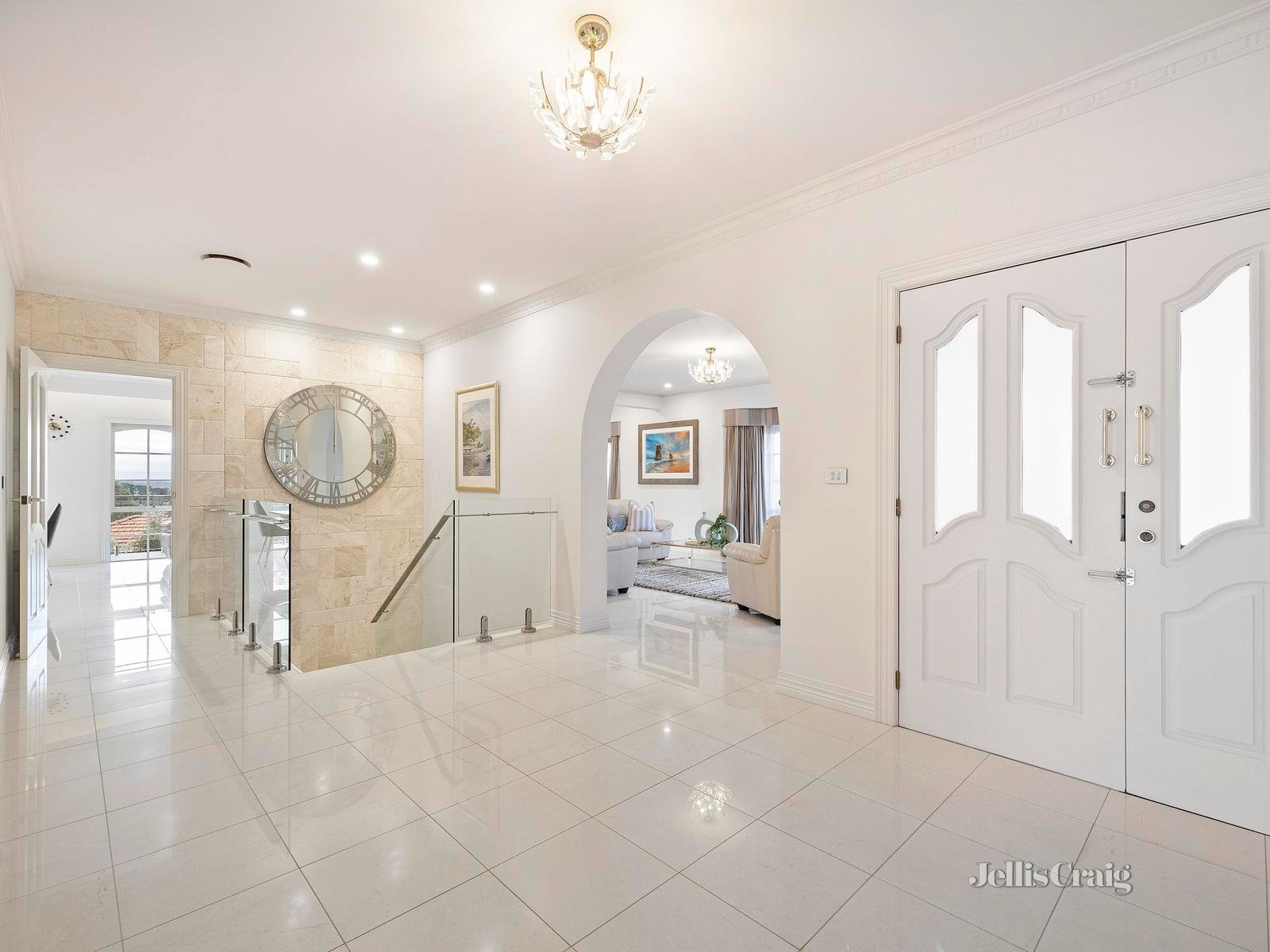12 Peppermint Court, Doncaster East image 2