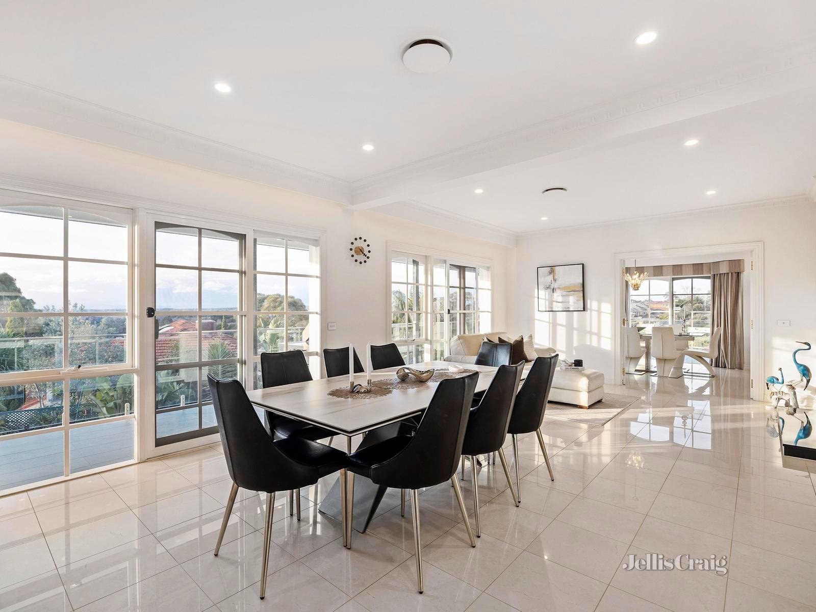 12 Peppermint Court, Doncaster East image 5