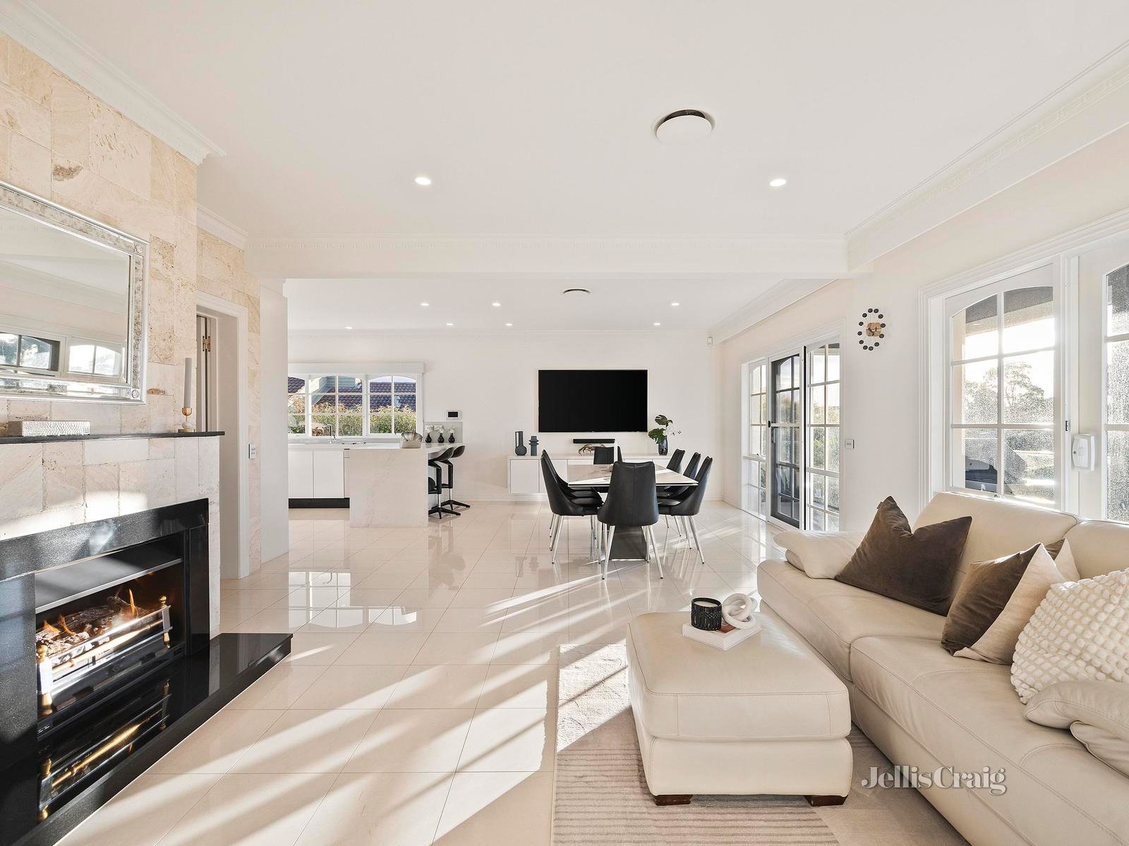 12 Peppermint Court, Doncaster East image 7