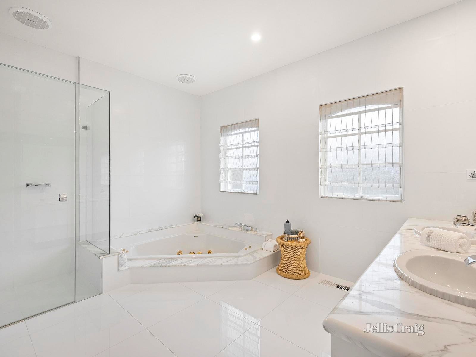 12 Peppermint Court, Doncaster East image 12