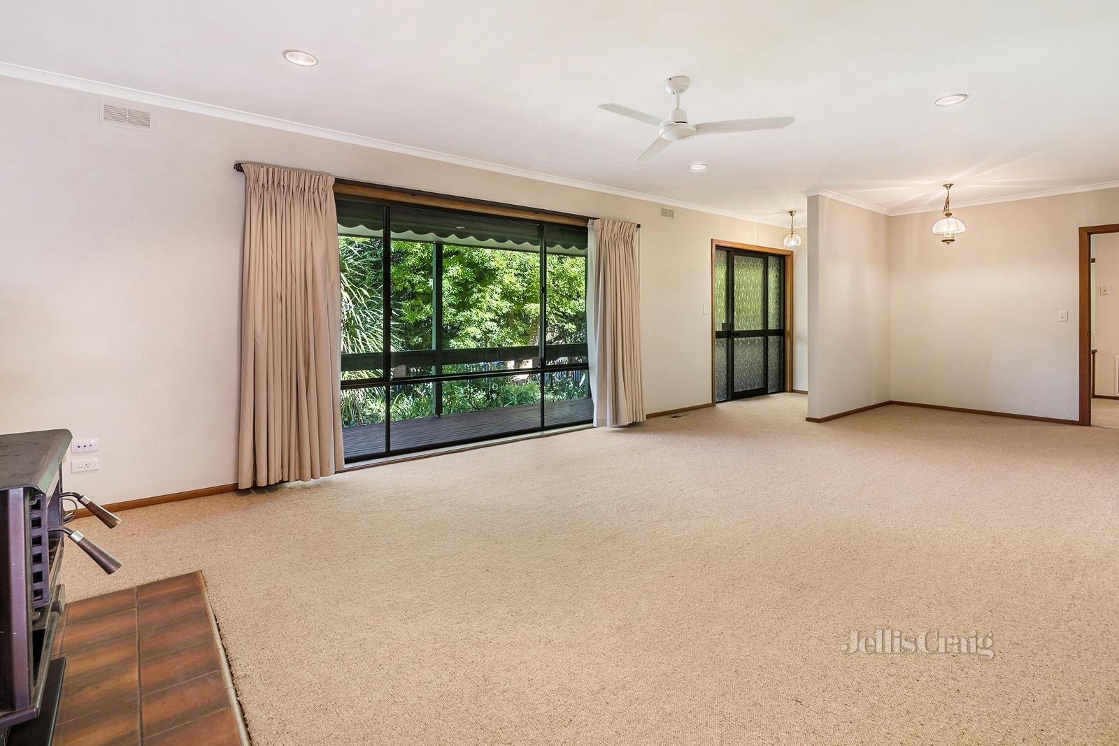 12 Peter Godden Drive, Woodend image 3