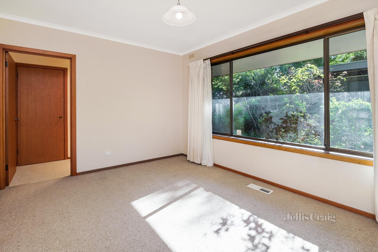 12 Peter Godden Drive, Woodend image 6