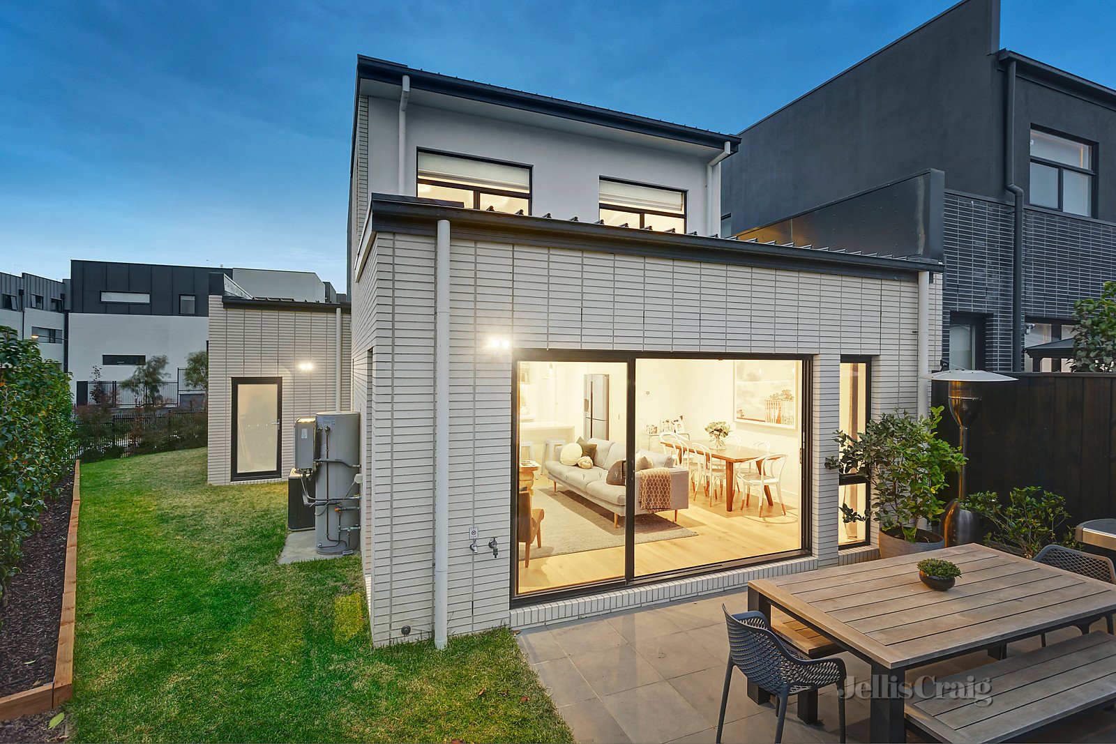 12 Phar Lap Drive, Doncaster image 5