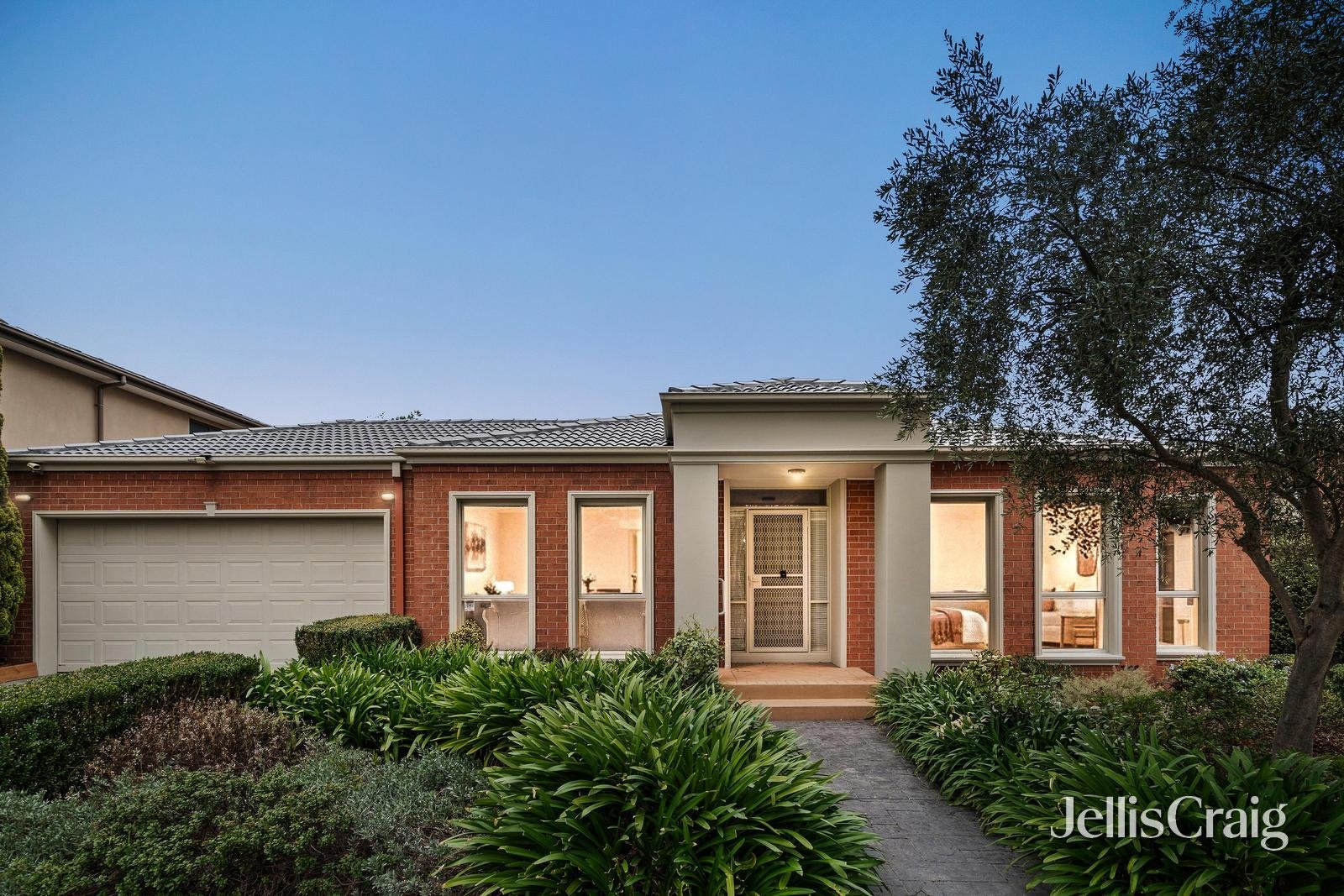 1/2 Pine Way, Doncaster&nbsp;East image 1