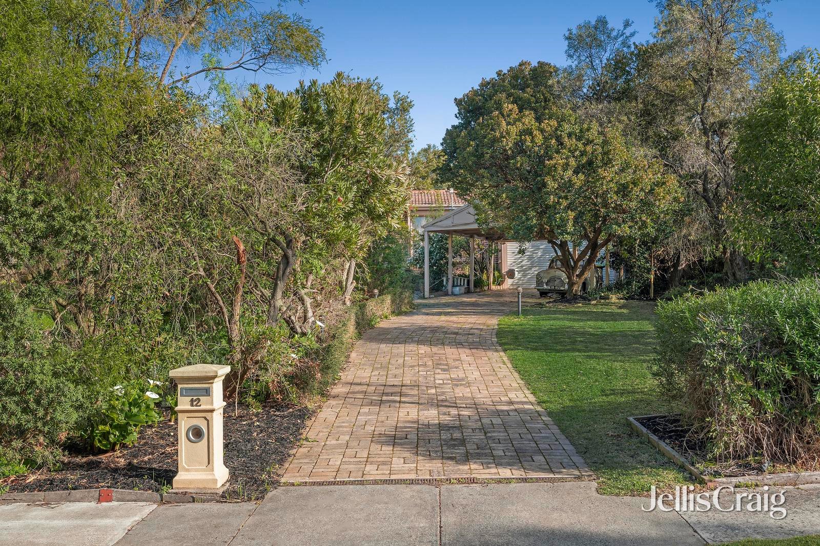 12 Prince Edward Avenue, Mitcham image 2