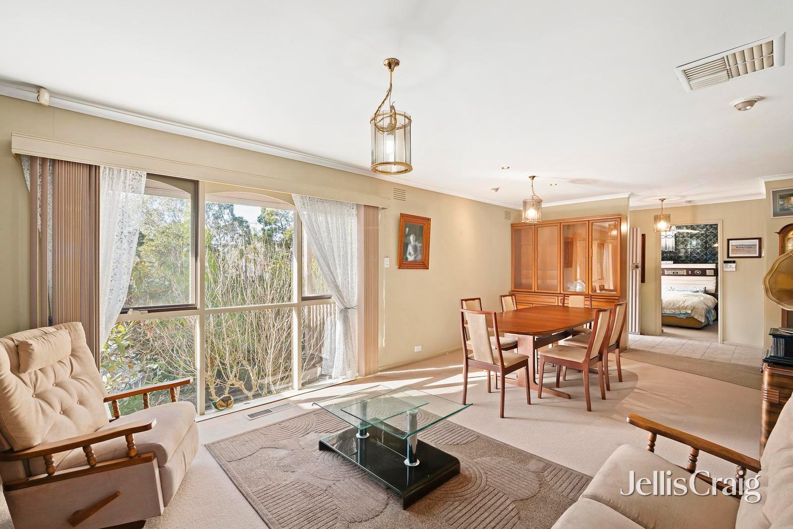 12 Prince Edward Avenue, Mitcham image 3