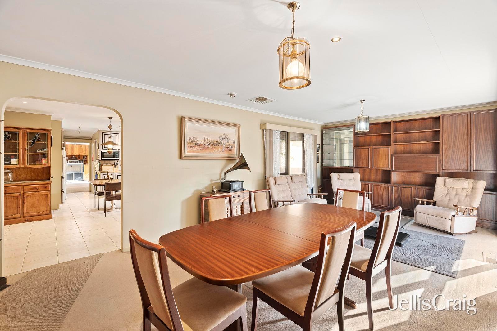 12 Prince Edward Avenue, Mitcham image 5