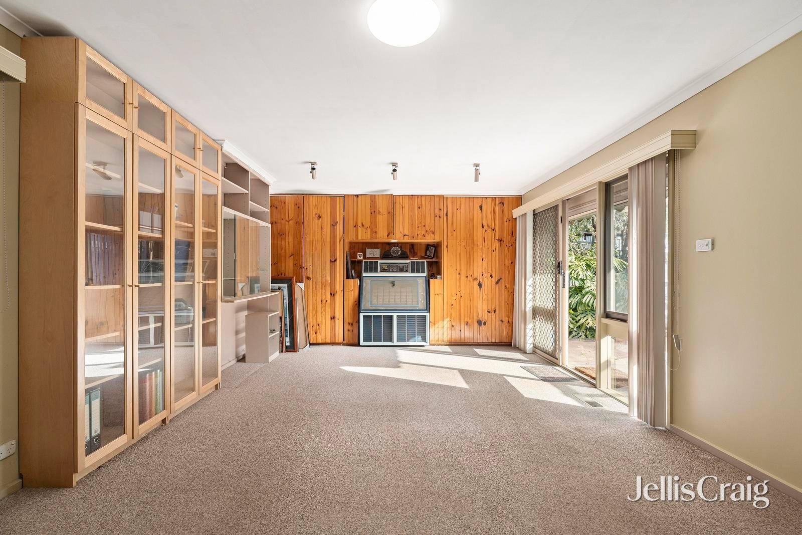 12 Prince Edward Avenue, Mitcham image 6
