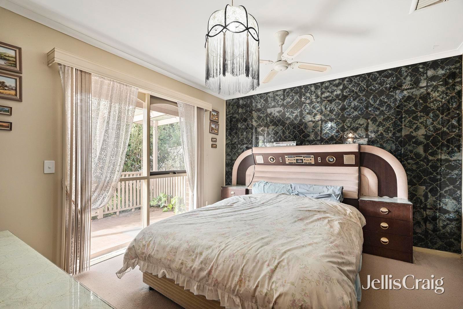 12 Prince Edward Avenue, Mitcham image 7