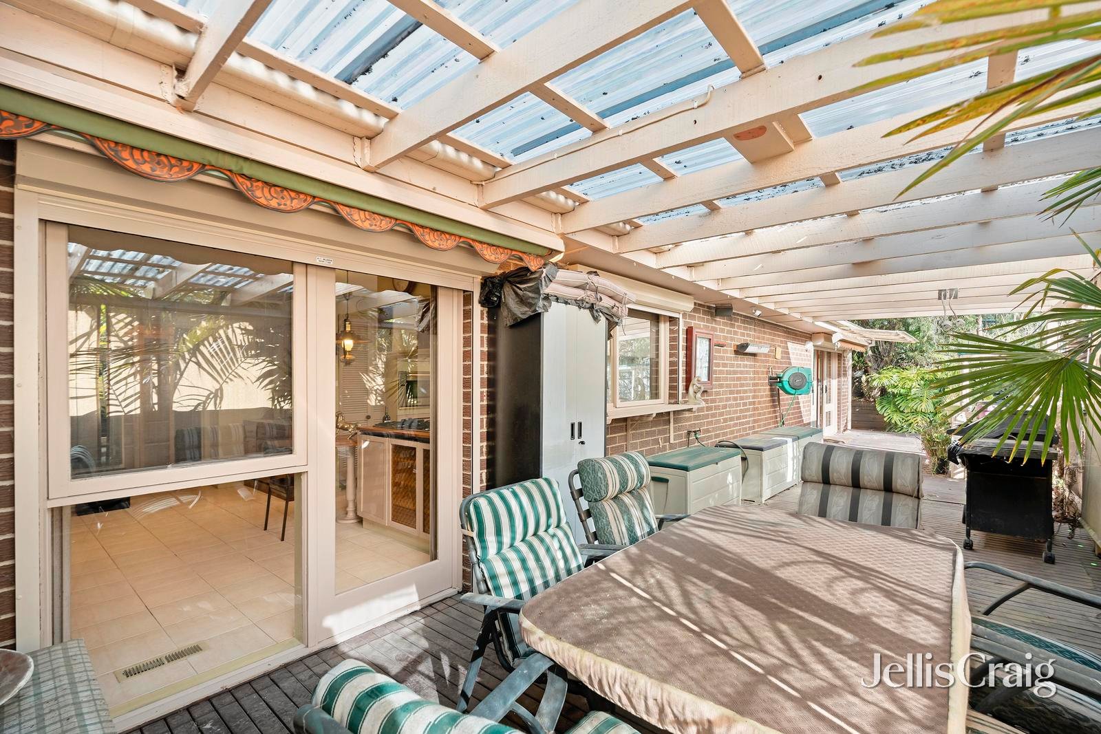 12 Prince Edward Avenue, Mitcham image 9