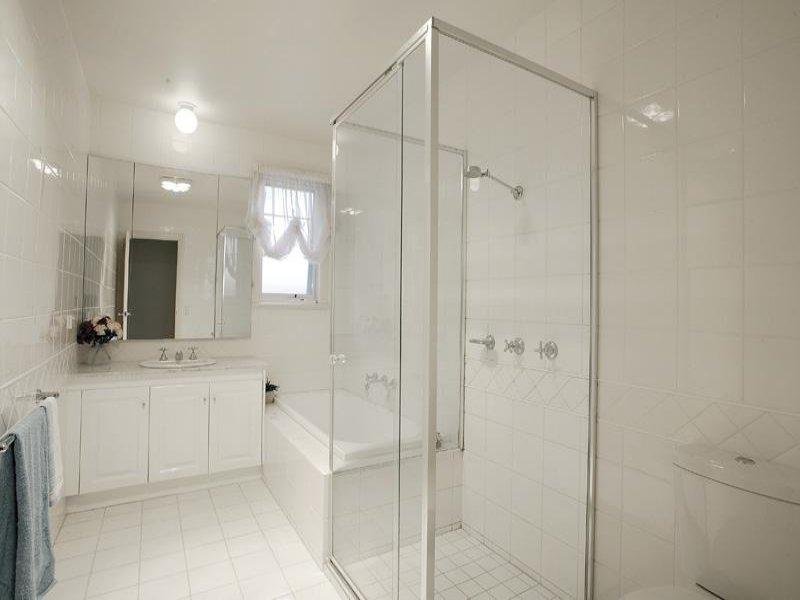 12 Pryton Court, Balwyn image 5