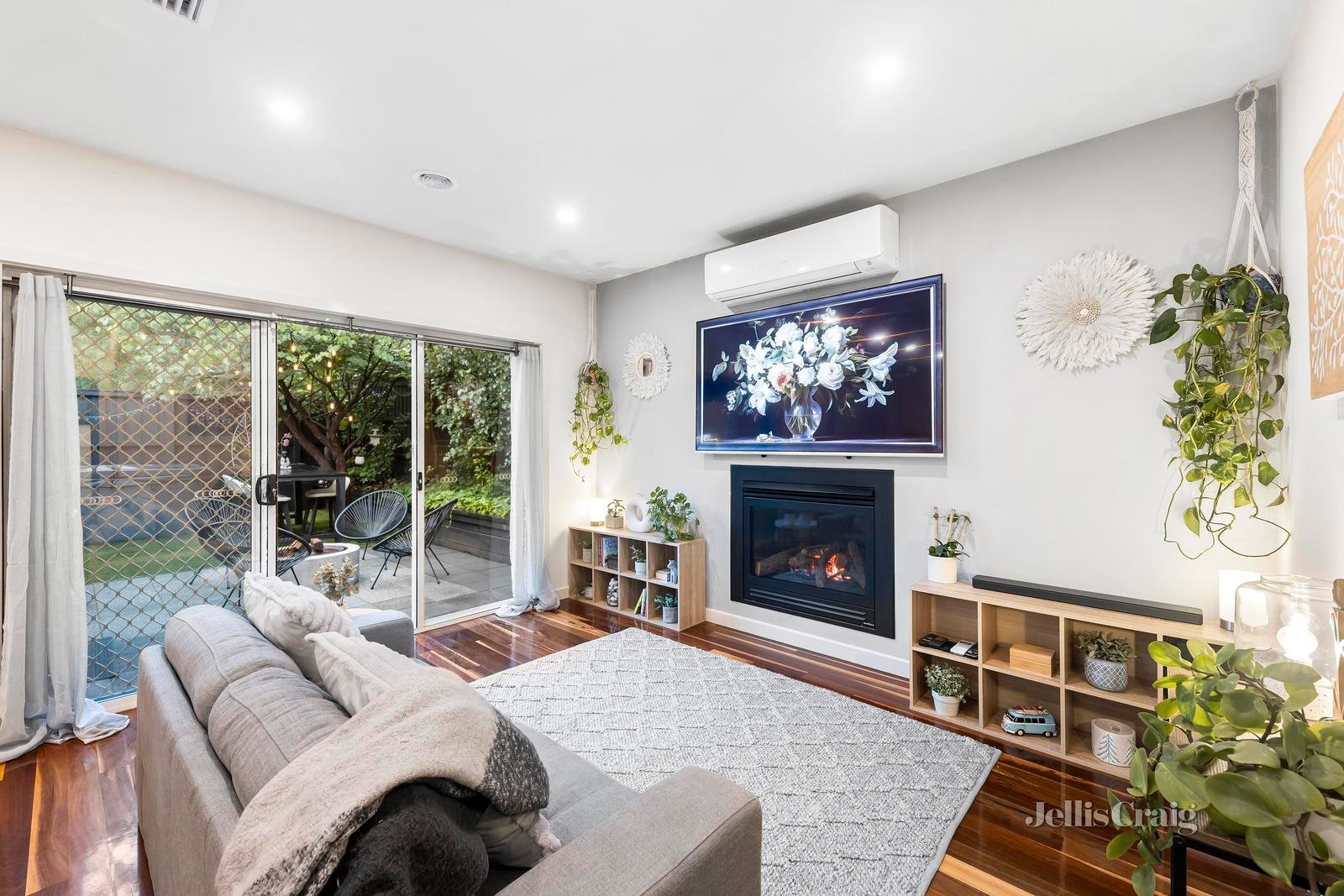 1/2 Quaintance Street, Mount Waverley image 4