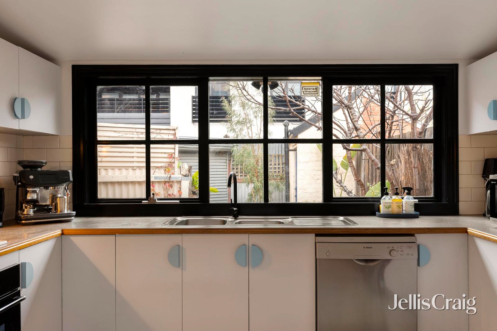 12 Robbs Parade, Northcote image 16