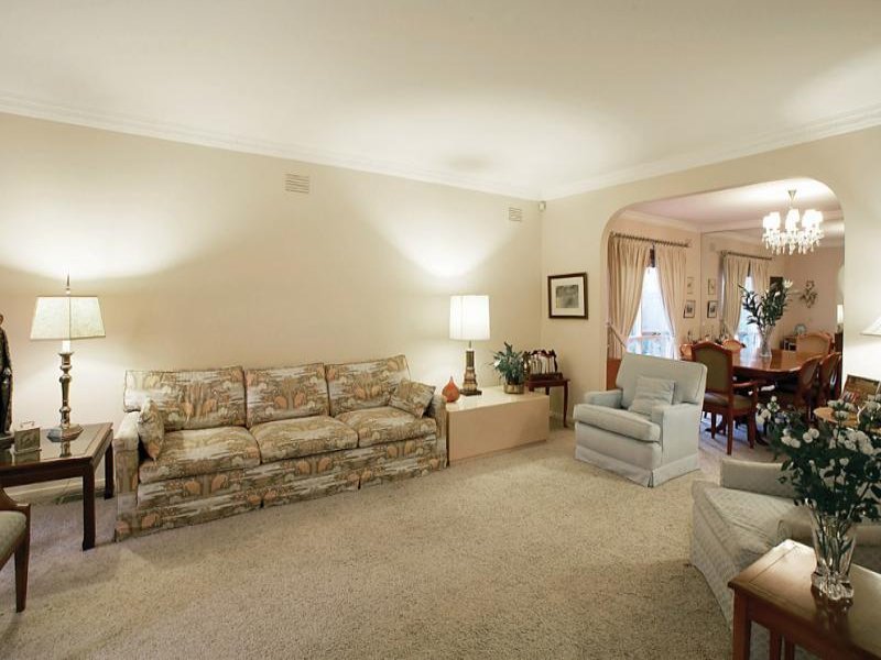 12 Rockingham Close, Kew image 2