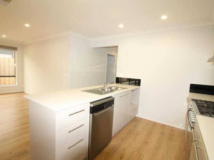 12 Romley Avenue, Armstrong Creek image 4