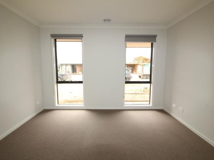 12 Romley Avenue, Armstrong Creek image 6
