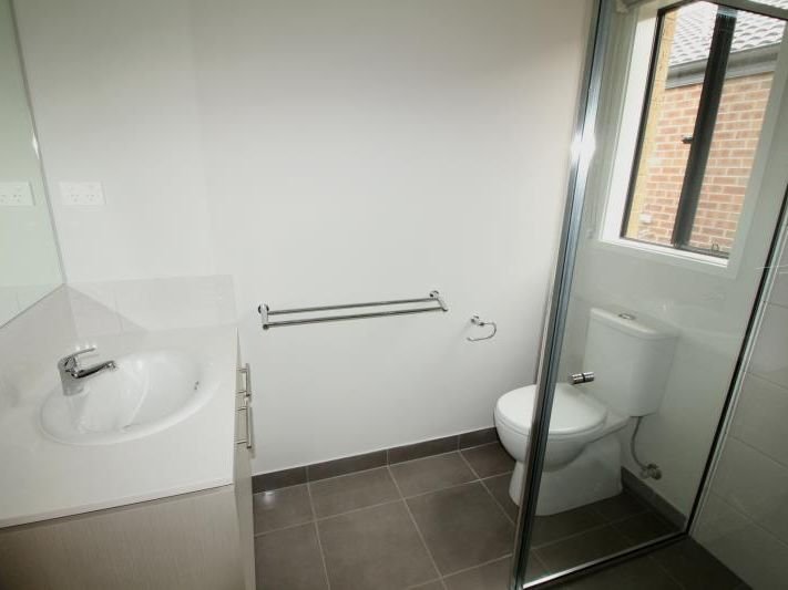 12 Romley Avenue, Armstrong Creek image 7