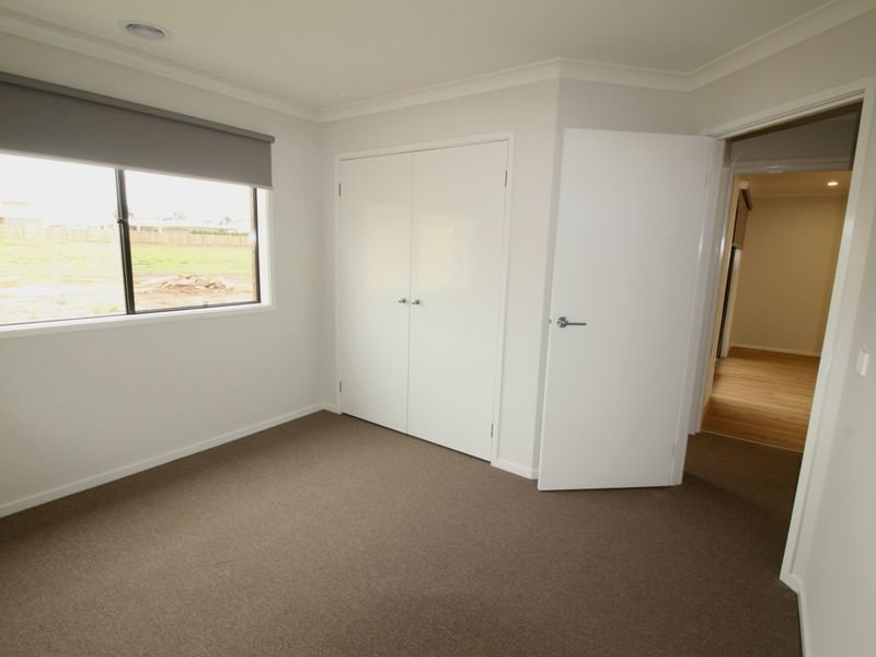 12 Romley Avenue, Armstrong Creek image 9