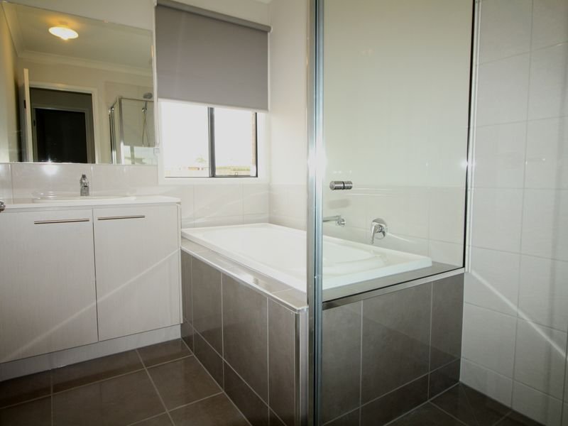 12 Romley Avenue, Armstrong Creek image 10