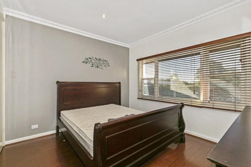 12 Rotherwood Avenue, Mitcham image 4
