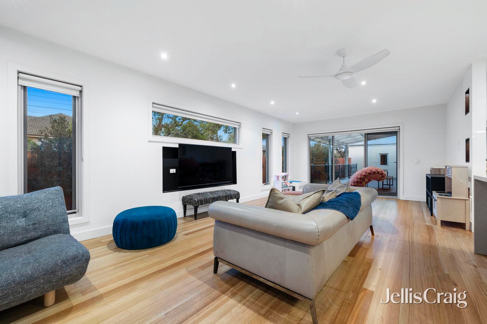 12 Royena Road, Moorabbin image 3
