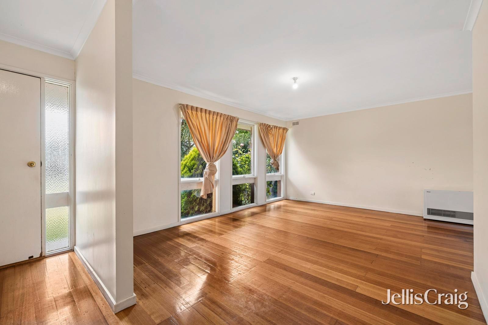 12 Russell Avenue, Woodend image 2