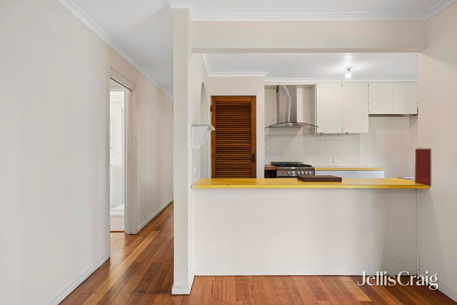 12 Russell Avenue, Woodend image 5