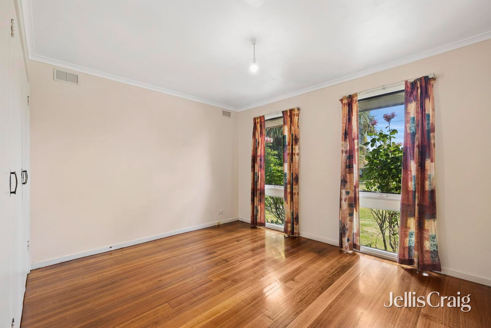 12 Russell Avenue, Woodend image 9