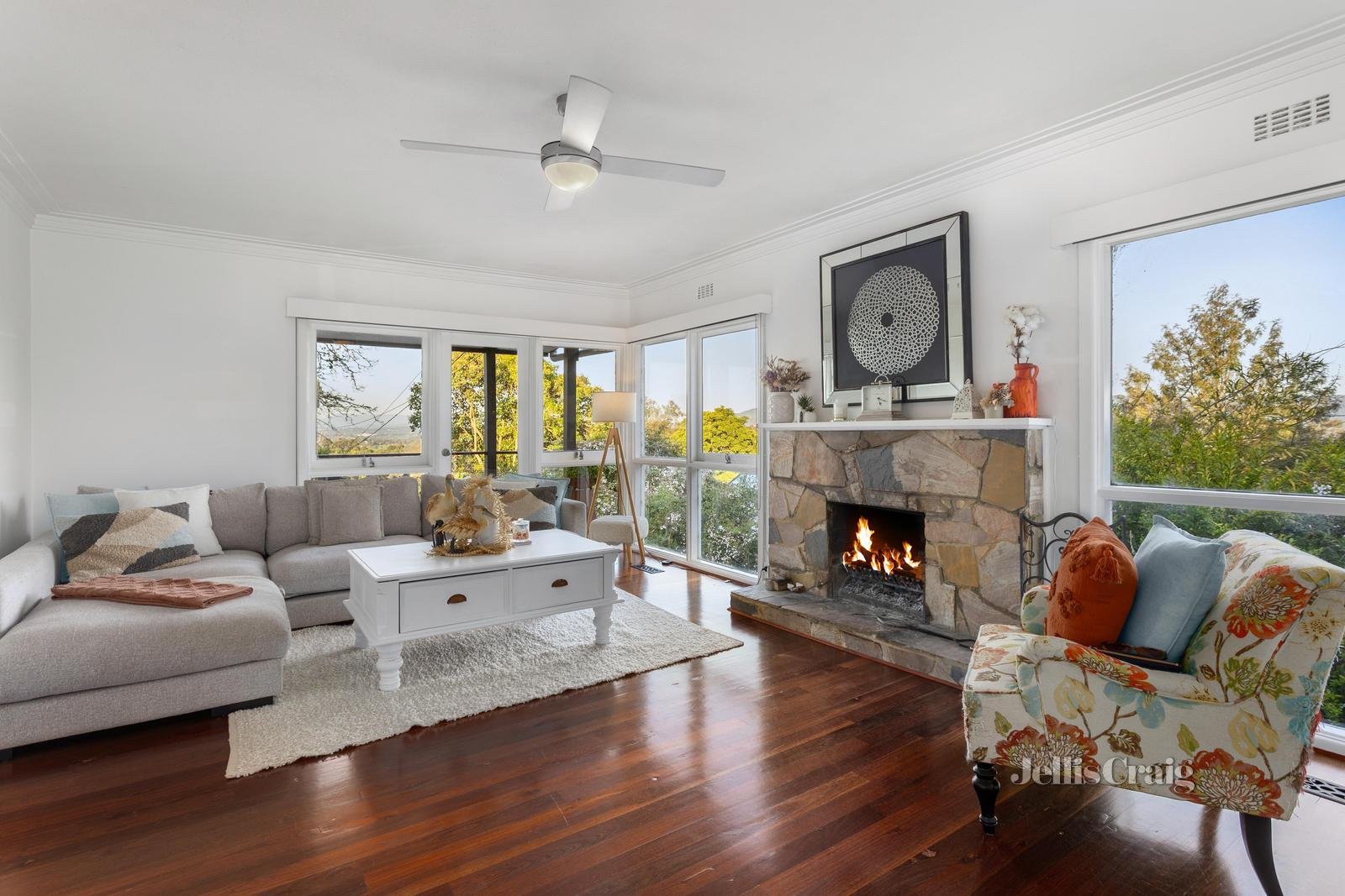 12 Ruthven Way, Ringwood East image 2