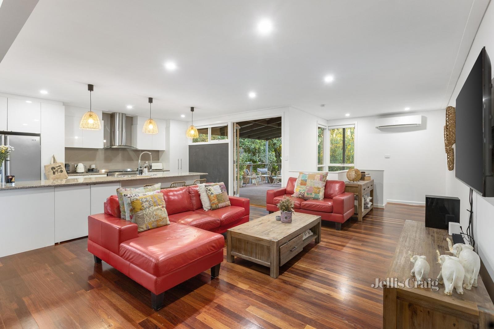 12 Ruthven Way, Ringwood East image 4