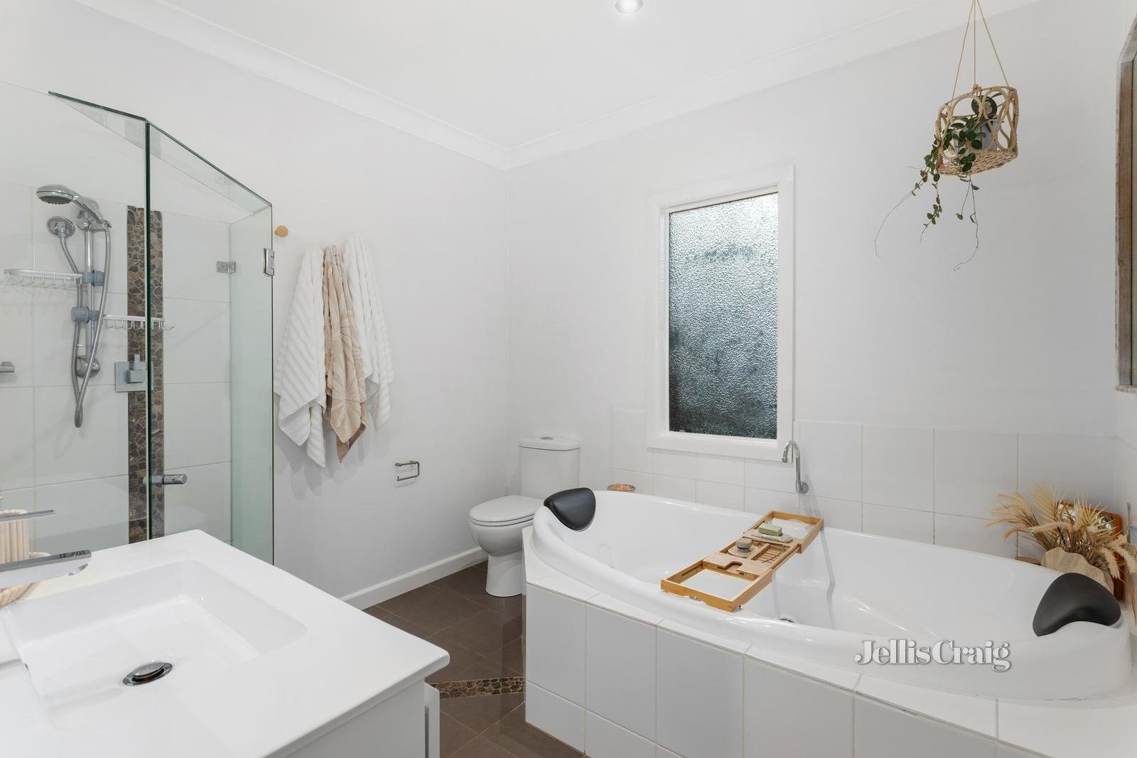 12 Ruthven Way, Ringwood East image 9