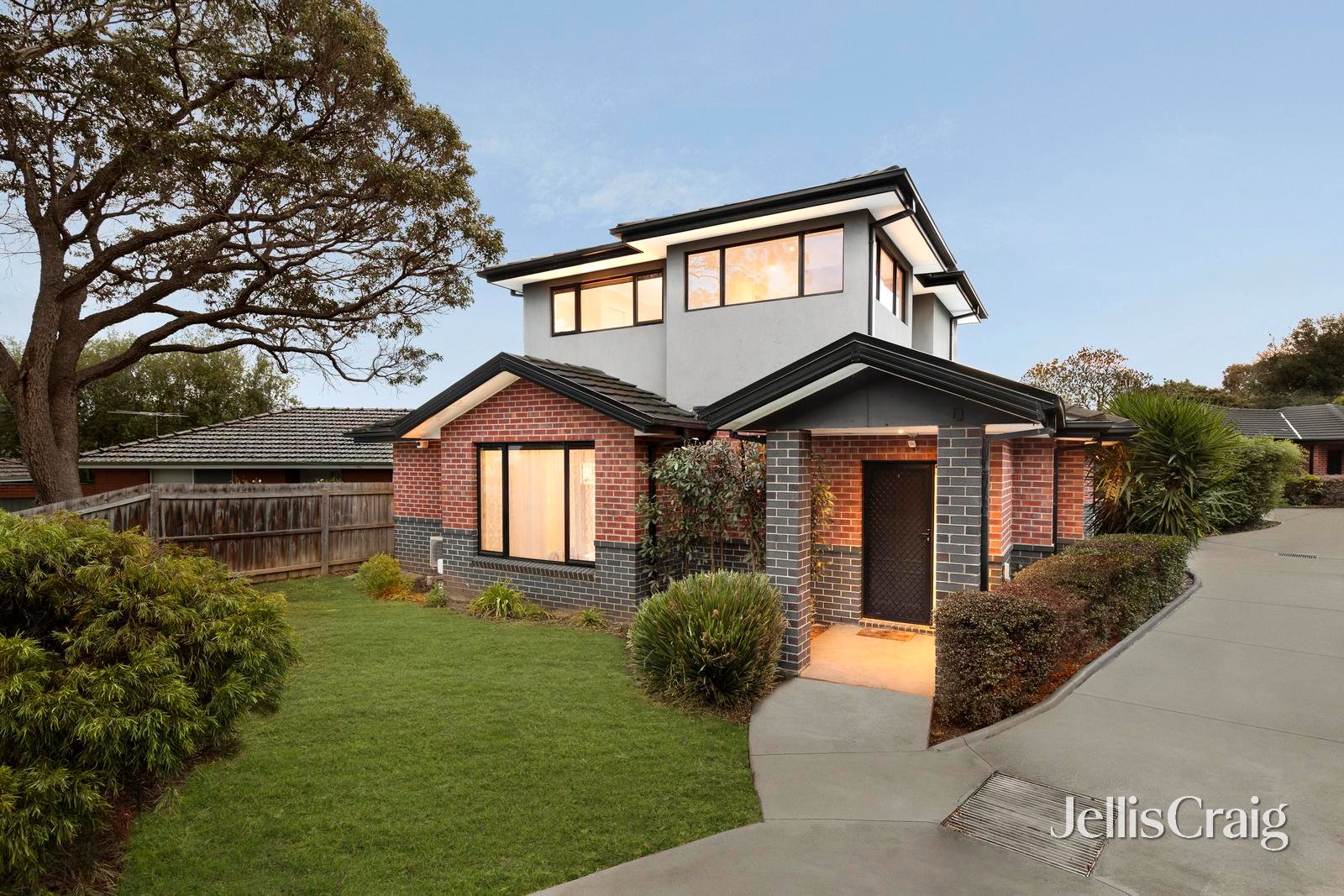 1/2 Salisbury Court, Glen&nbsp;Waverley image 1