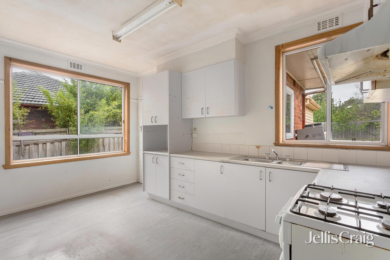 12 Saltair Street, Hampton East image 5