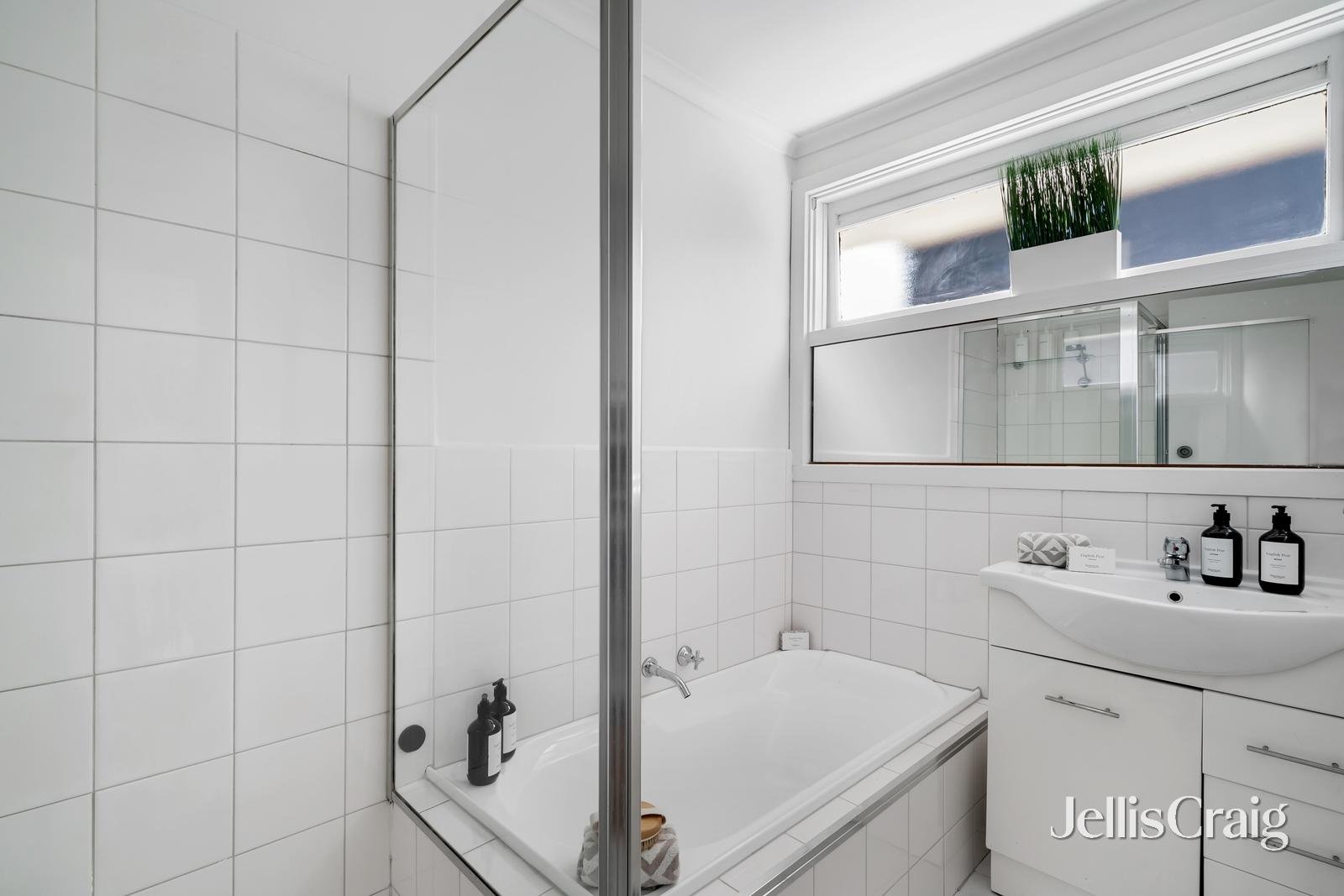 1/2 Simpson Street, Kew image 7
