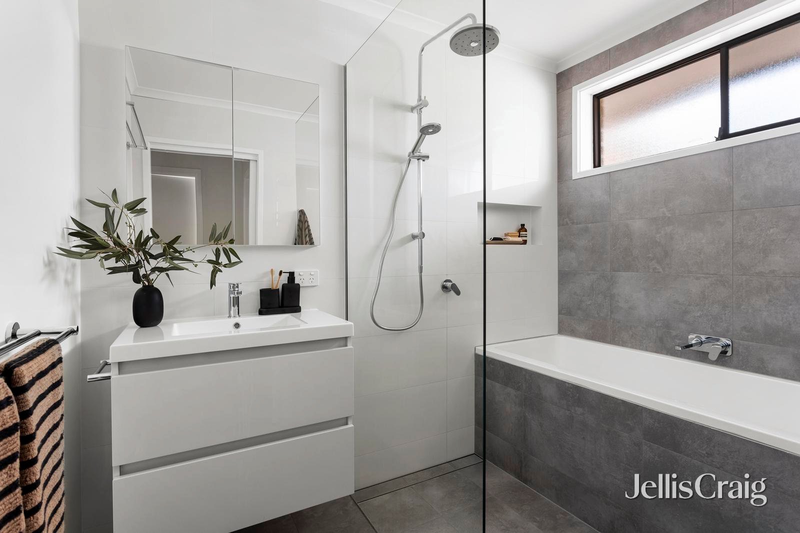 1/2 Smith Street, Thornbury image 11