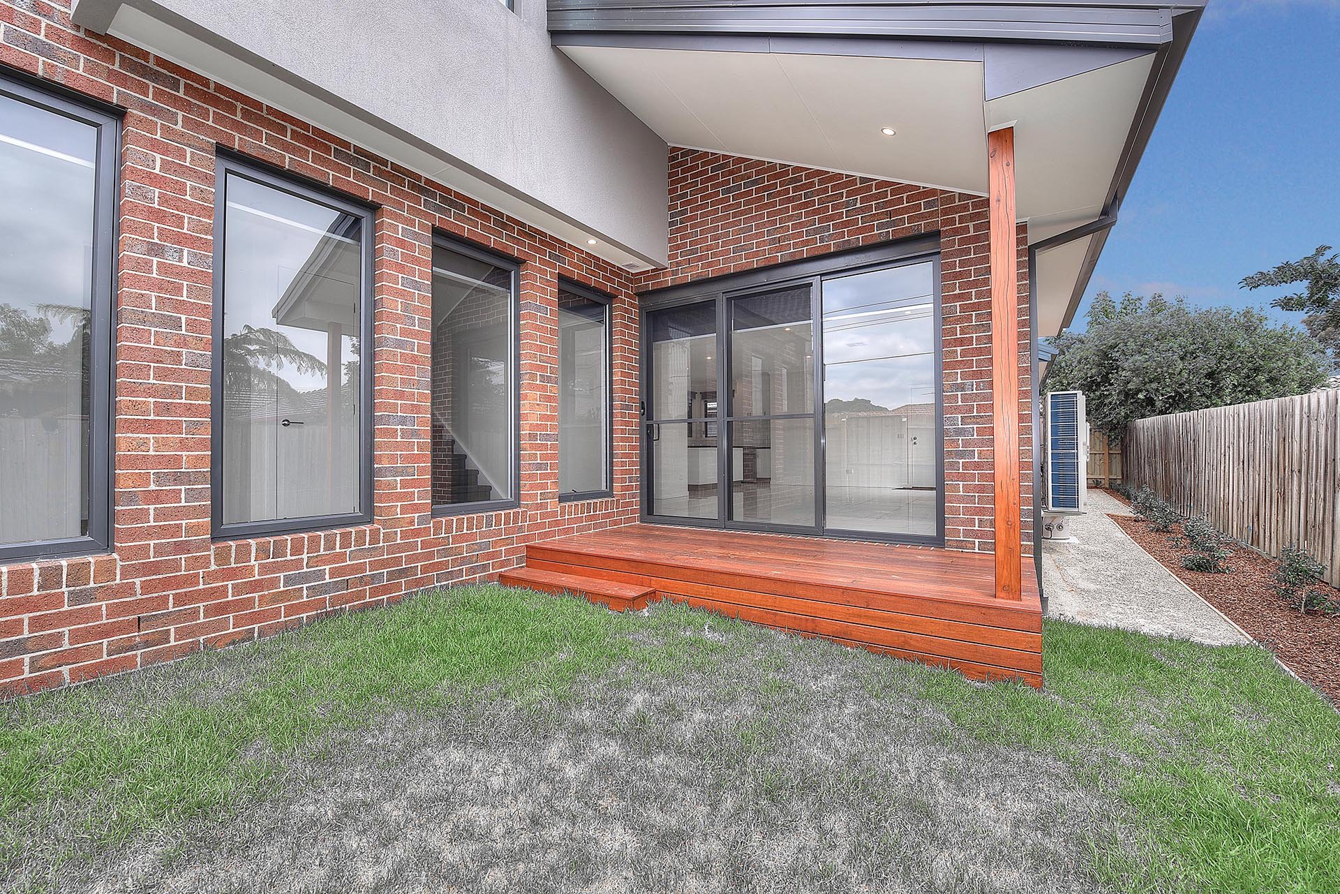 1/2 St Albans Street, Mount Waverley image 5