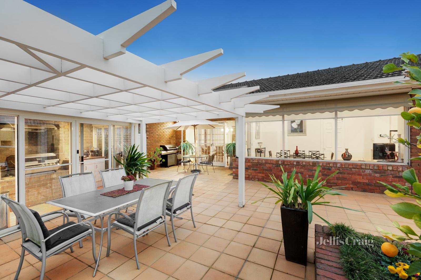 12 Stirling Crescent, Glen&nbsp;Waverley image 8