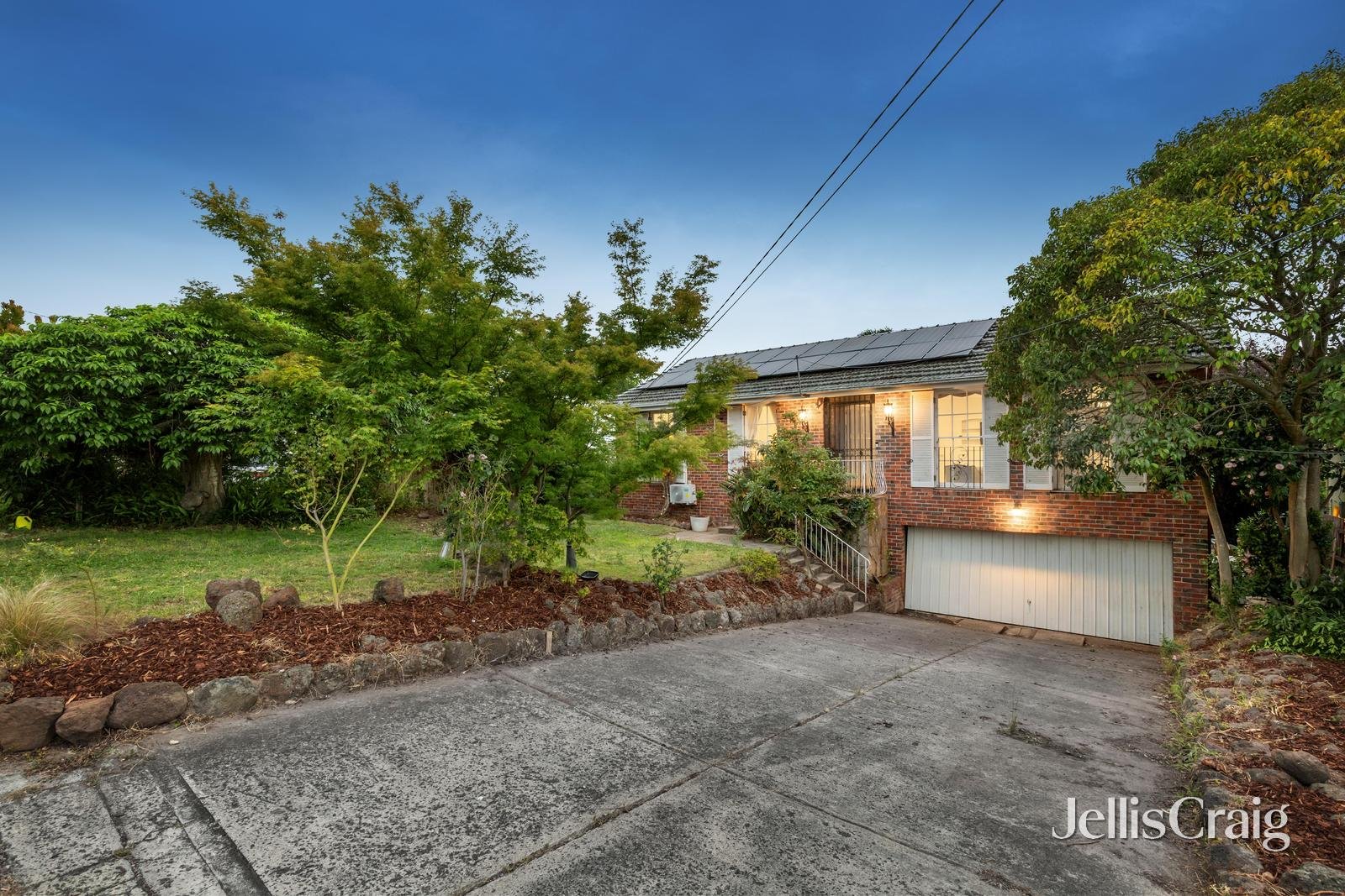 12 Stocks Road, Mount Waverley image 1
