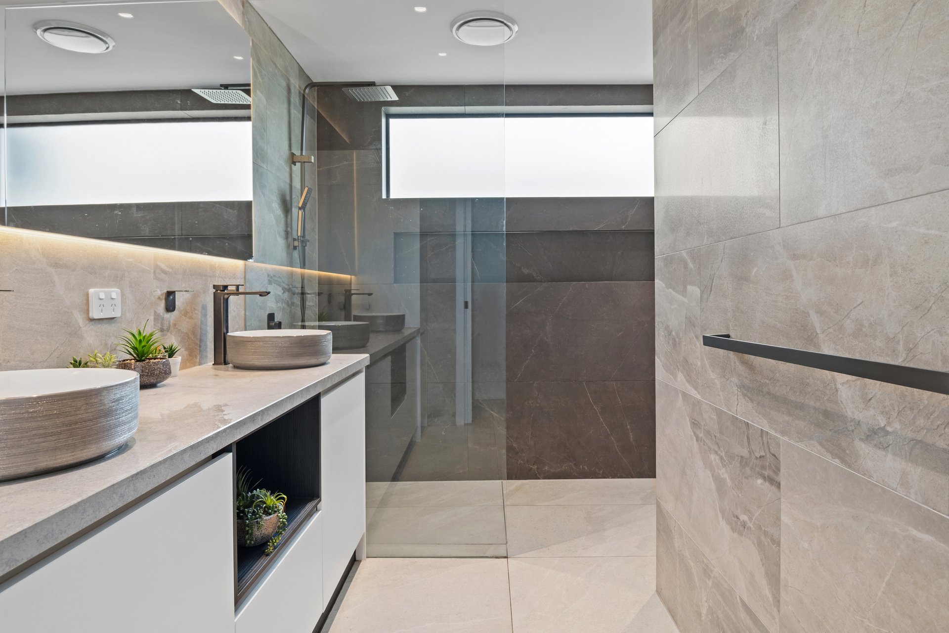 Property Gallery Thumbnail 6