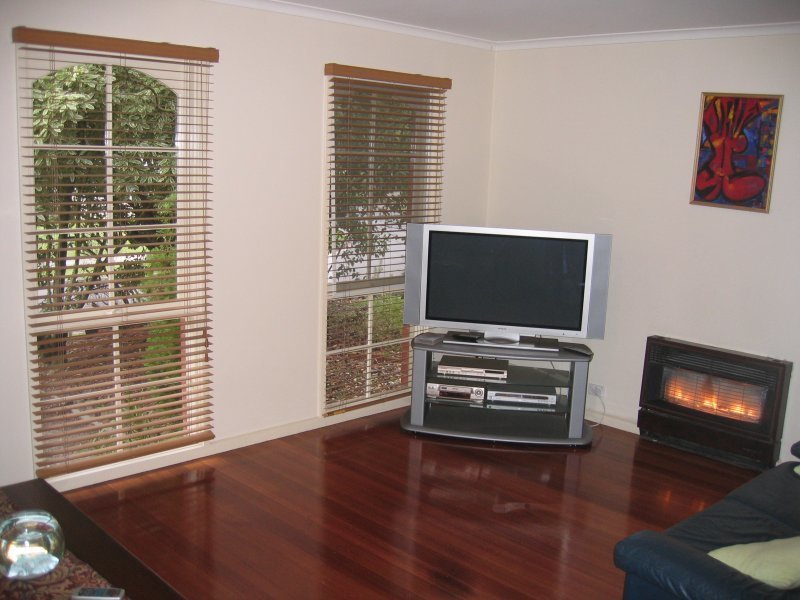 12 Susans Court, Croydon North image 2